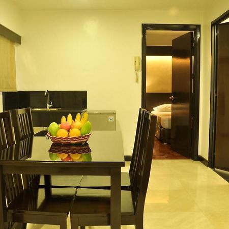 Richville Hotel Mandaluyong Esterno foto