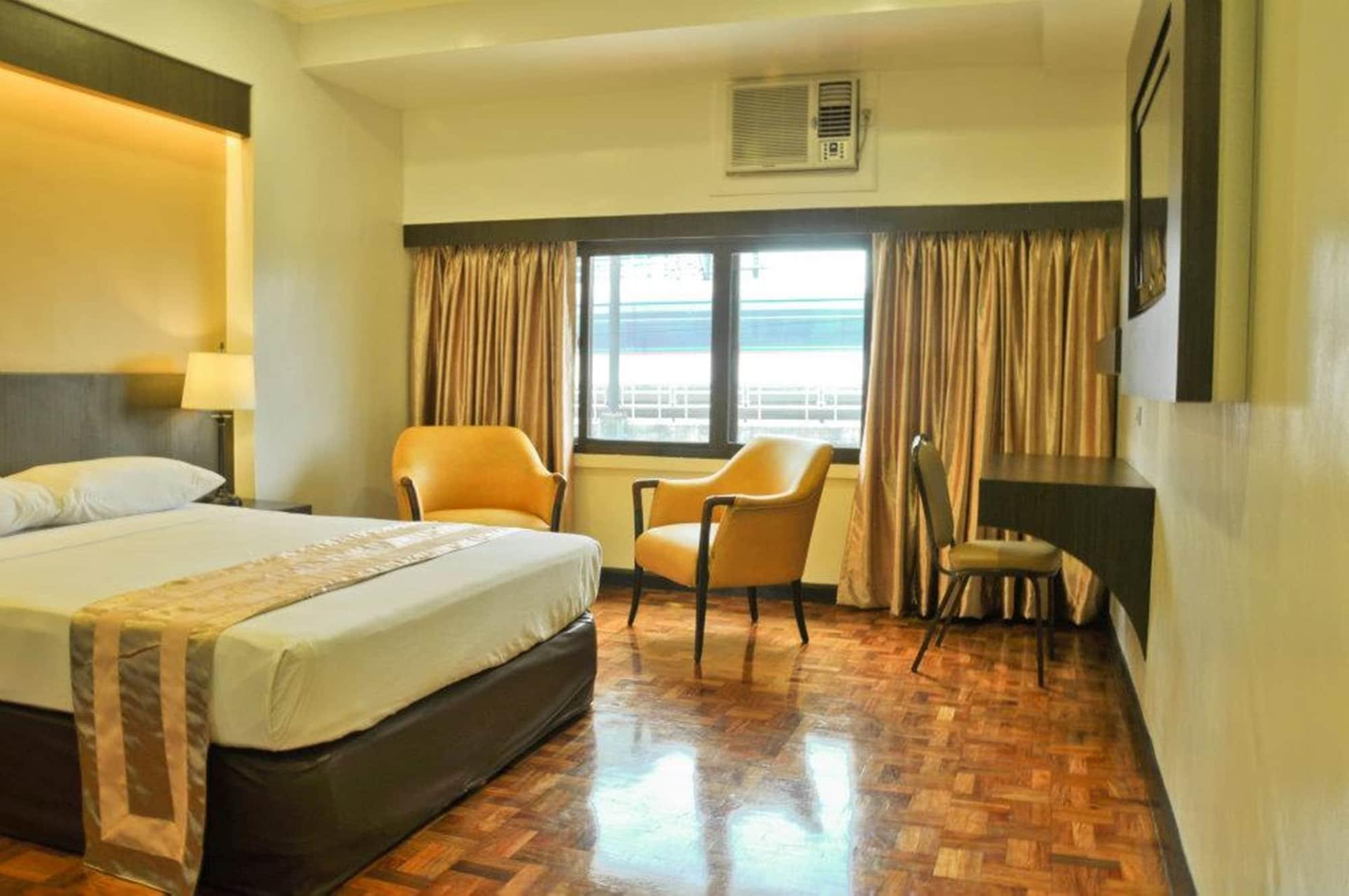 Richville Hotel Mandaluyong Esterno foto