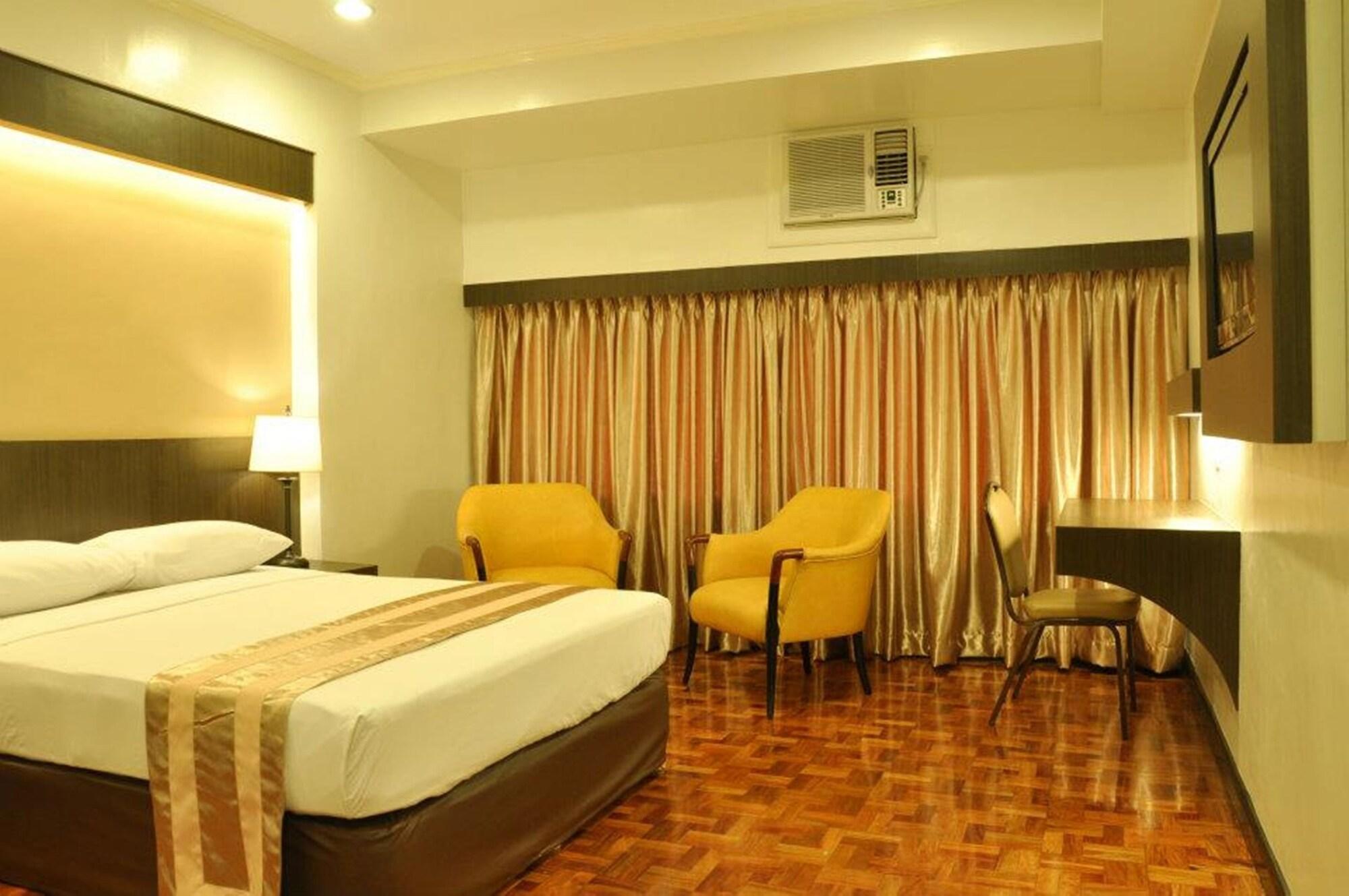 Richville Hotel Mandaluyong Esterno foto