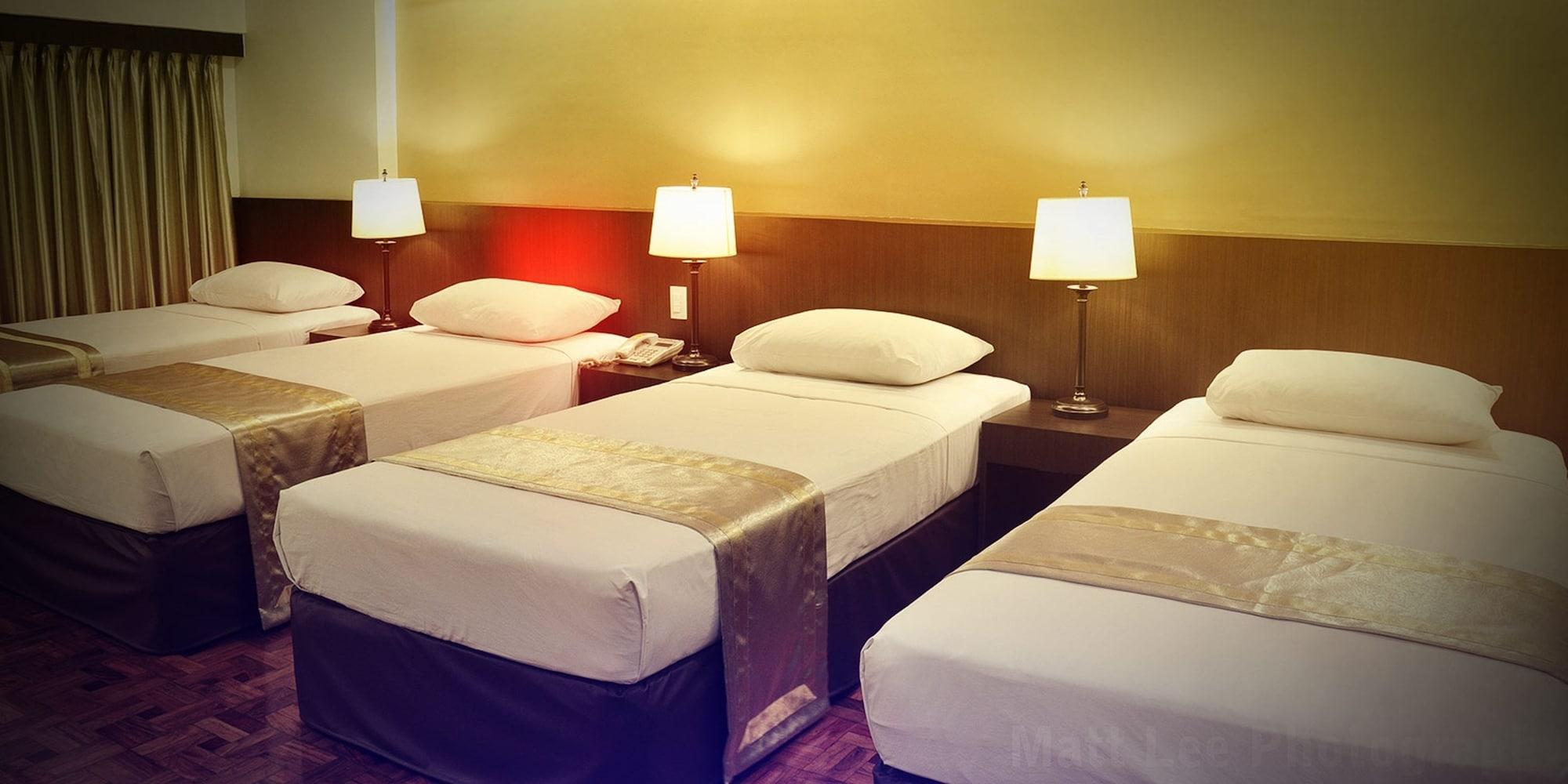 Richville Hotel Mandaluyong Esterno foto