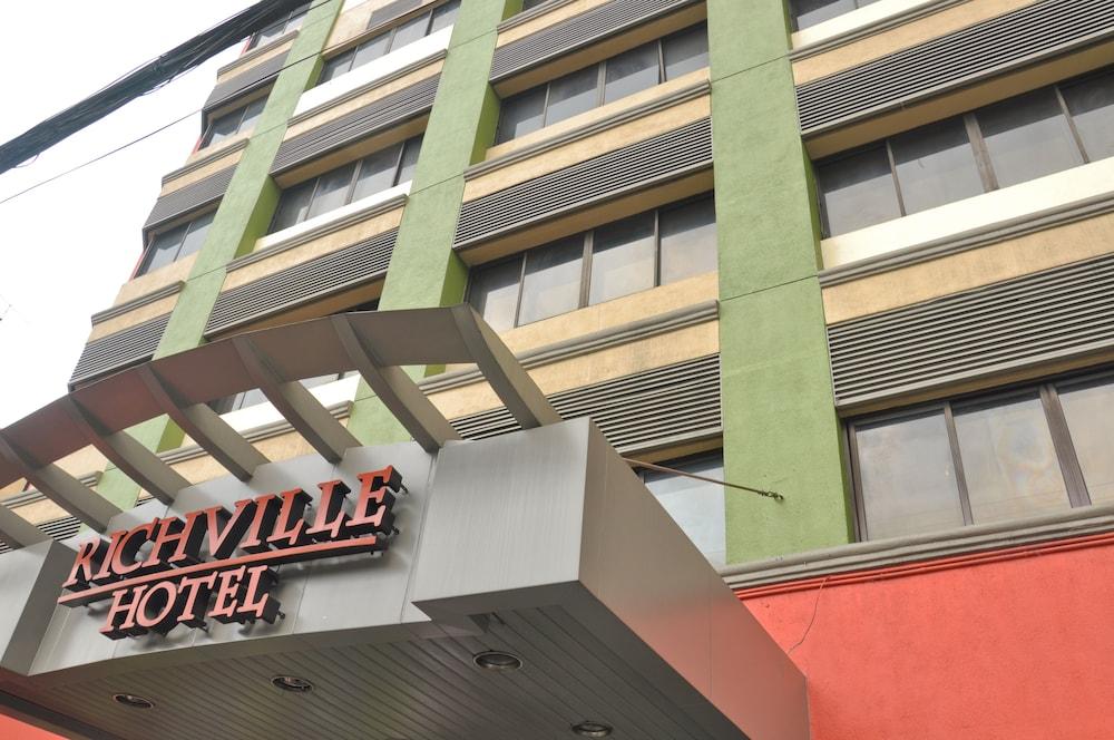 Richville Hotel Mandaluyong Esterno foto