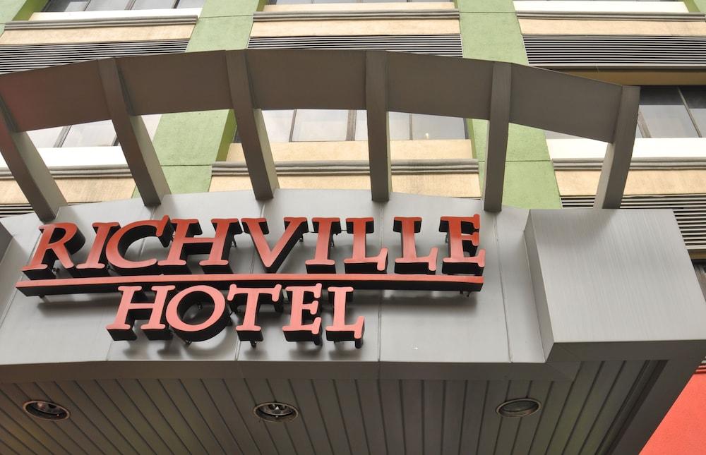 Richville Hotel Mandaluyong Esterno foto