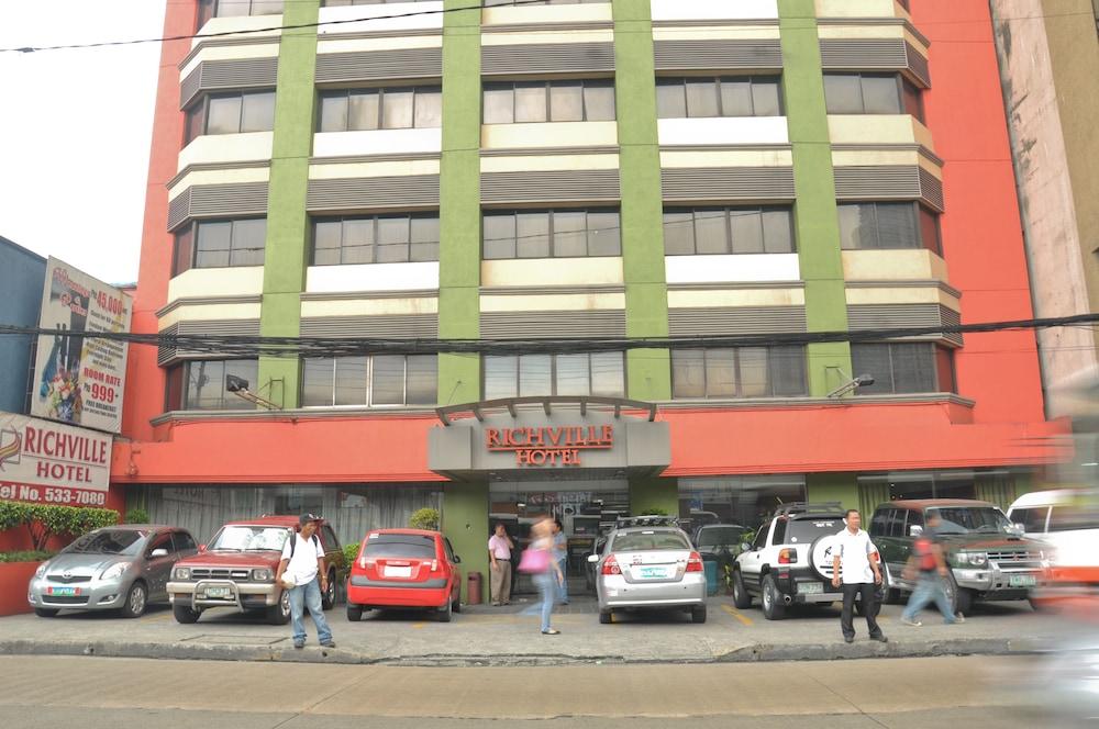 Richville Hotel Mandaluyong Esterno foto