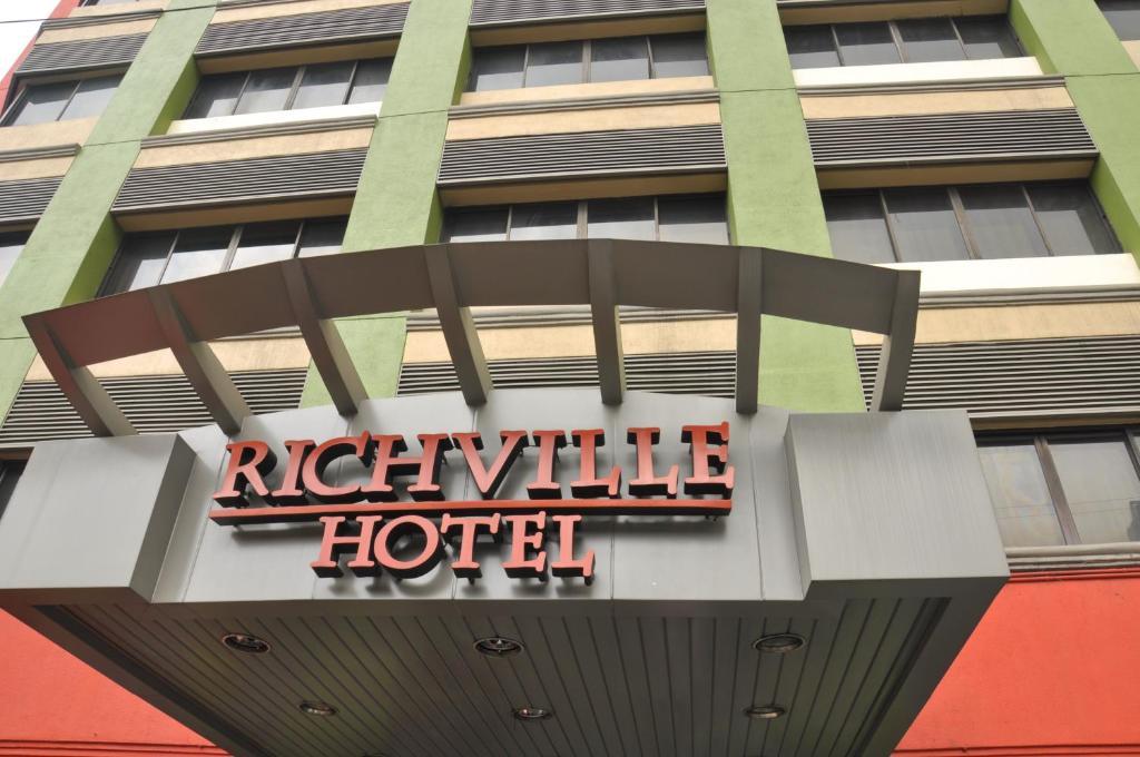 Richville Hotel Mandaluyong Esterno foto