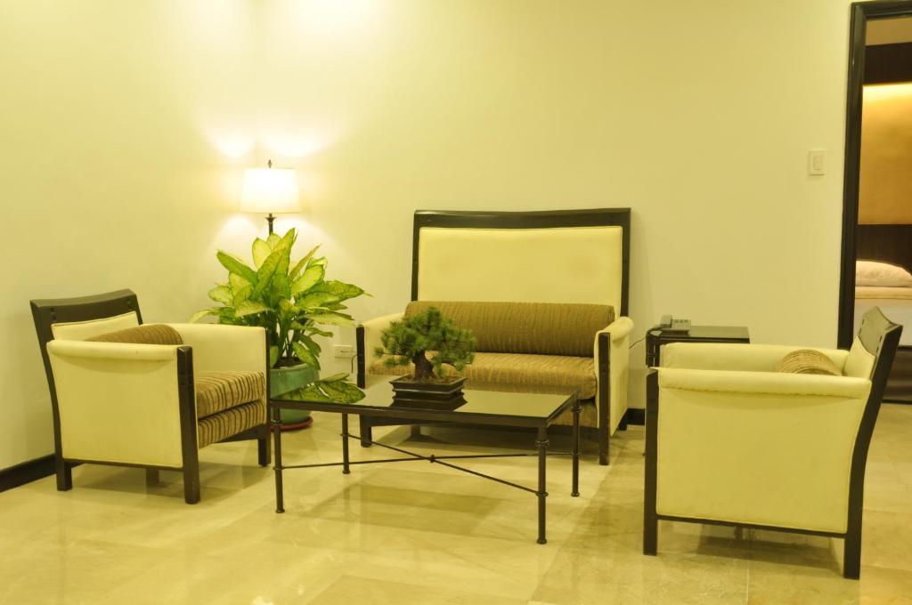 Richville Hotel Mandaluyong Esterno foto