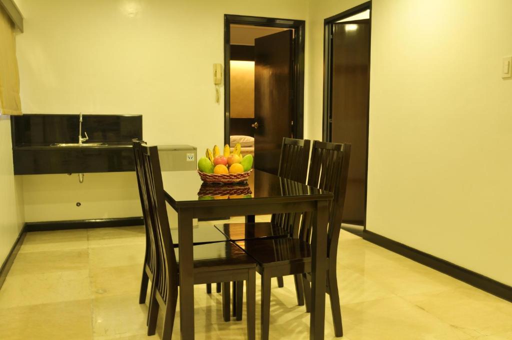 Richville Hotel Mandaluyong Esterno foto