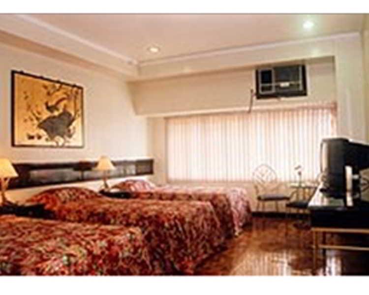 Richville Hotel Mandaluyong Esterno foto