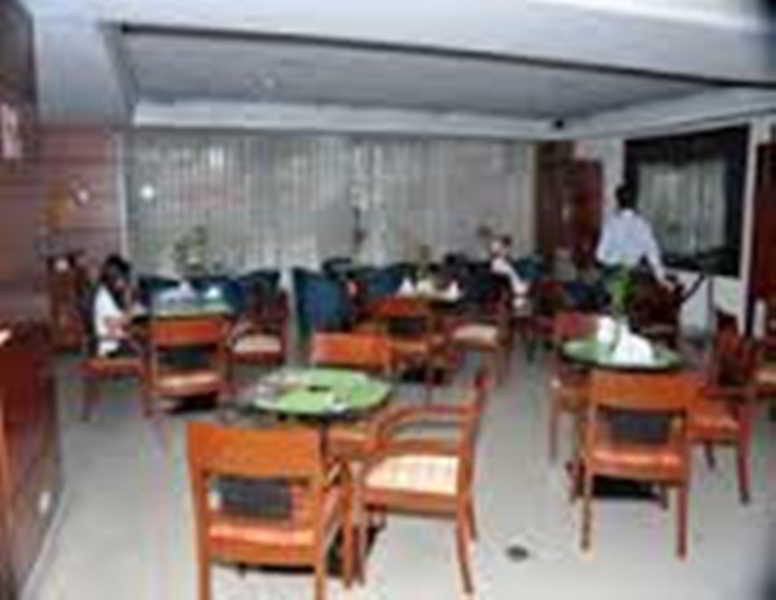 Richville Hotel Mandaluyong Esterno foto