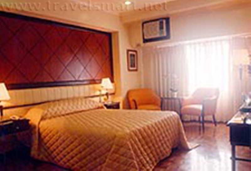Richville Hotel Mandaluyong Esterno foto