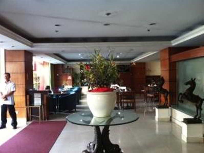 Richville Hotel Mandaluyong Esterno foto