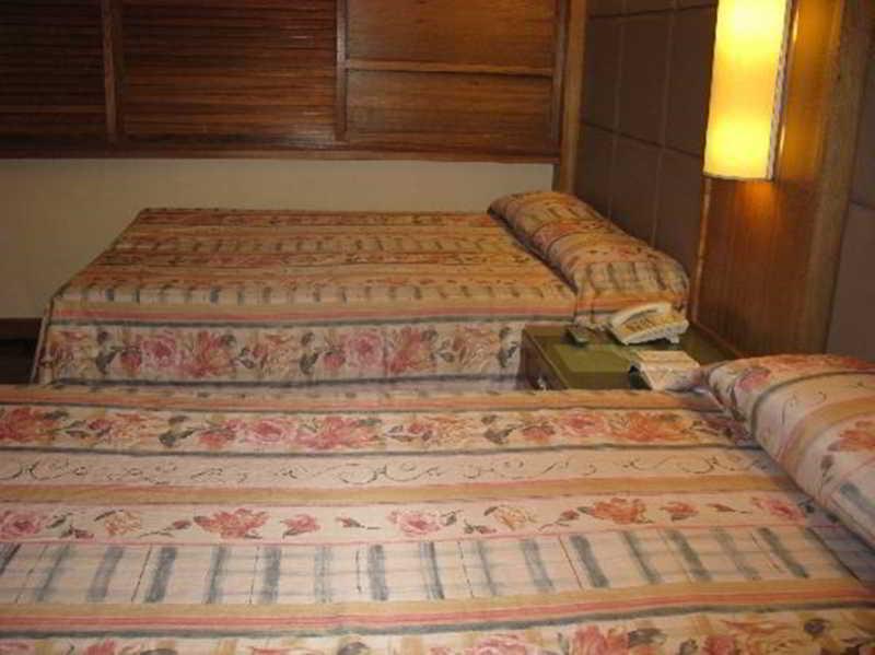 Richville Hotel Mandaluyong Esterno foto