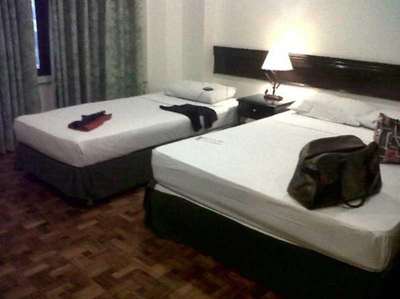 Richville Hotel Mandaluyong Esterno foto