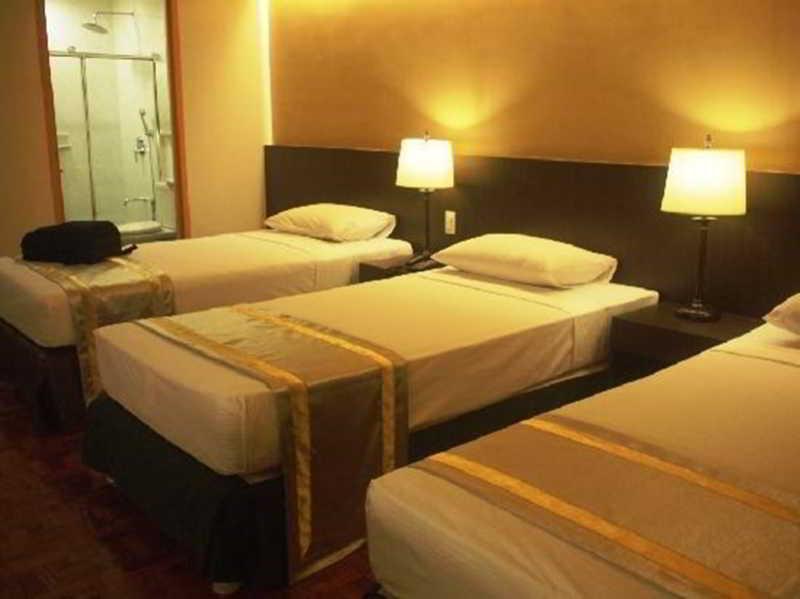 Richville Hotel Mandaluyong Esterno foto