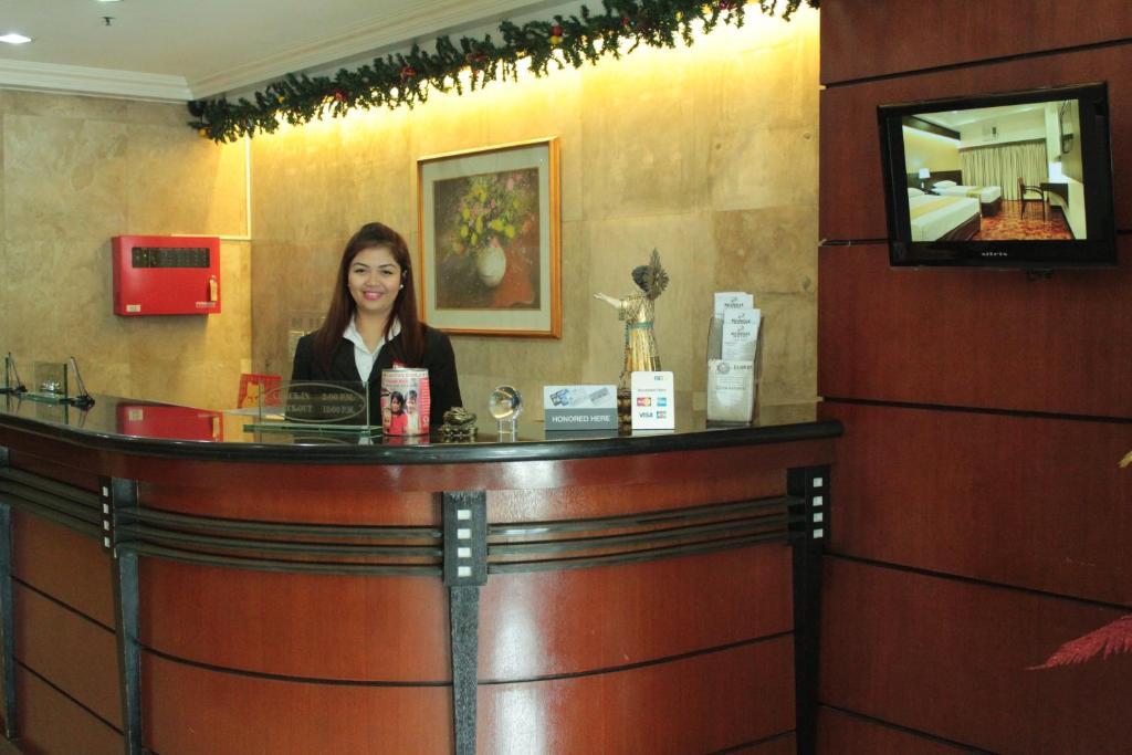 Richville Hotel Mandaluyong Esterno foto