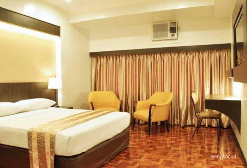 Richville Hotel Mandaluyong Esterno foto